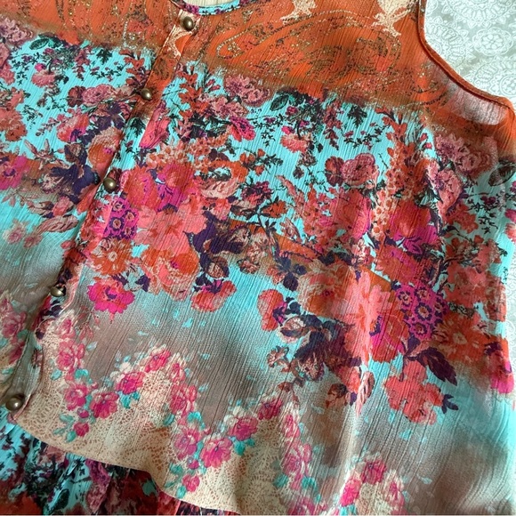 Eyelash Couture Gray and Pink Asymmetrical Flutter Sleeve Tank Top - Picture 5 of 6